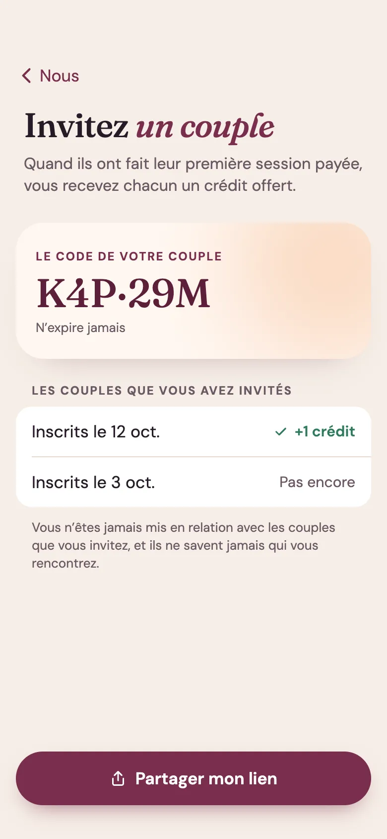 Écran de l’application Venna : Inviter un couple. Le code de votre couple, K4P·29M, n’expire jamais ; un couple invité s’est inscrit et vous a rapporté un crédit, un autre n’a pas encore fait de session payée.
