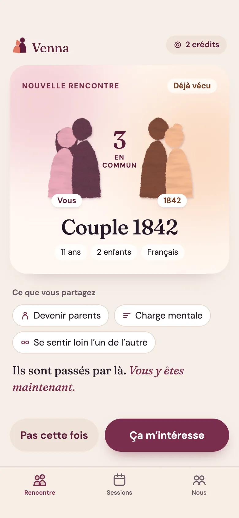 Écran de l’application Venna : une nouvelle rencontre avec le Couple 1842, qui est passé par là. Vous avez trois sujets en commun : devenir parents, la charge mentale et se sentir loin l’un de l’autre. Boutons « Pas cette fois » et « Ça m’intéresse ».
