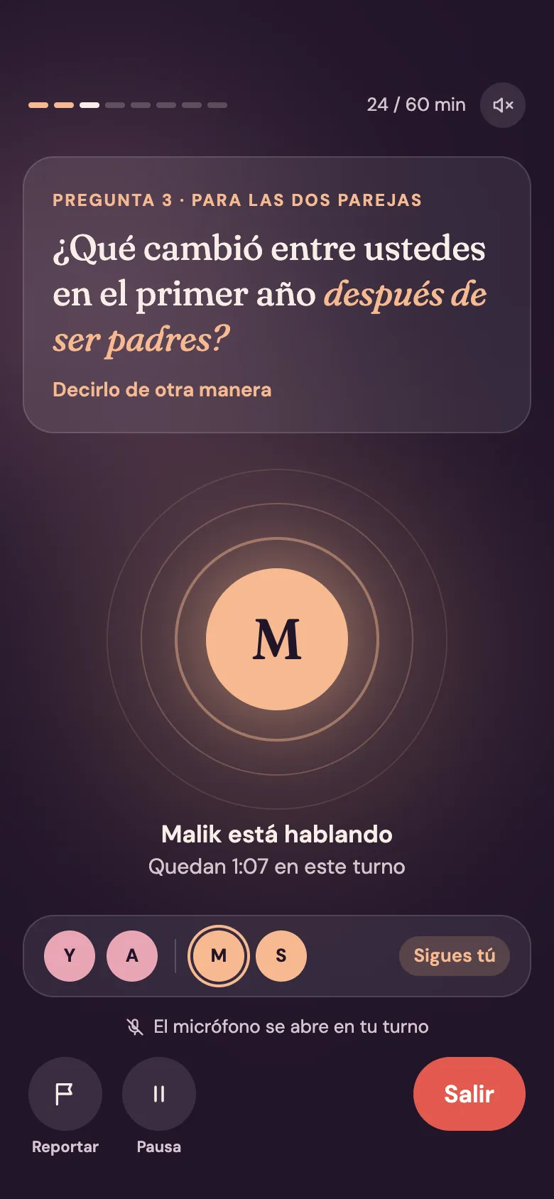 Pantalla de la app Venna durante una sesión de voz: pregunta 3 para las dos parejas, «¿Qué cambió entre ustedes en el primer año después de ser padres?», mientras Malik está hablando.